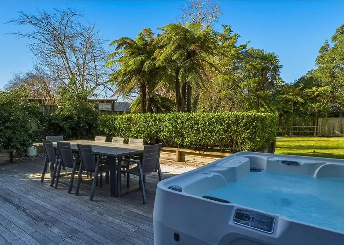 Okareka - Pool And Log Fire Sleeps 12 Walk To The *