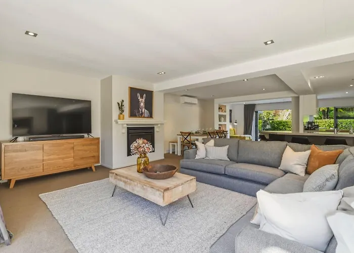 Okareka - Pool And Log Fire Sleeps 12 Walk To The Vakantiehuis *