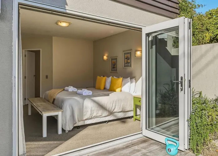 Vakantiehuis Okareka - Pool And Log Fire Sleeps 12 Walk To The