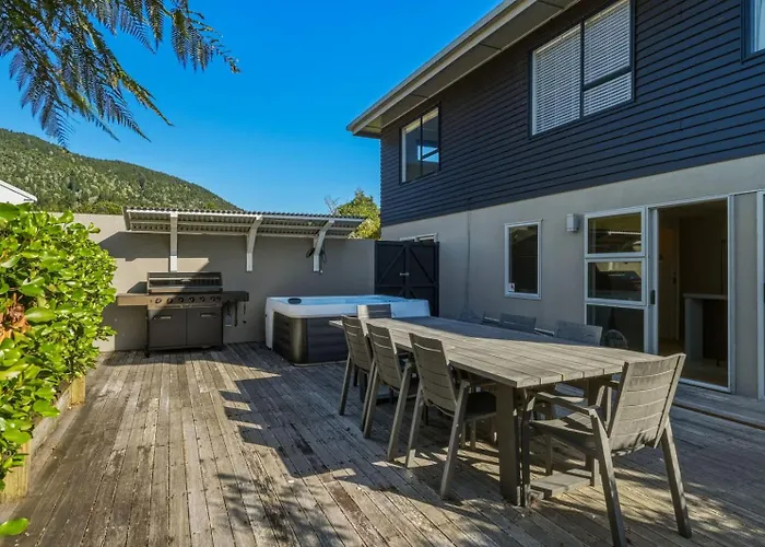 Hébergement de vacances Okareka - Pool And Log Fire Sleeps 12 Walk To The Rotorua