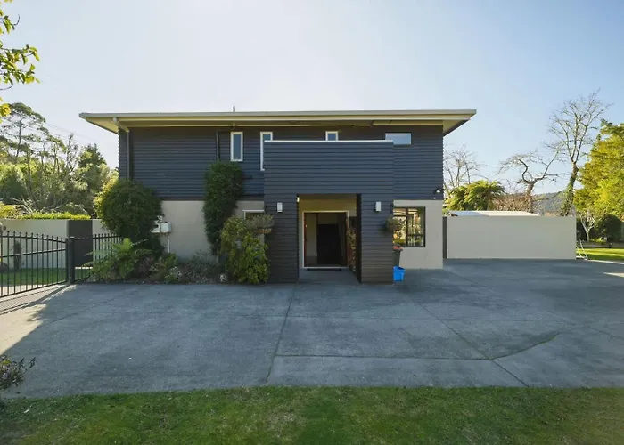 Okareka - Pool And Log Fire Sleeps 12 Walk To The