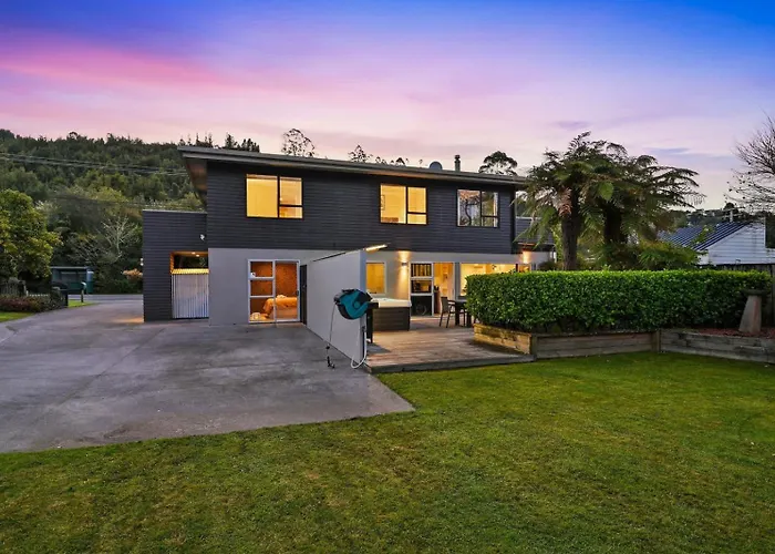 Okareka - Pool And Log Fire Sleeps 12 Walk To The