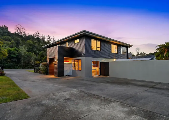 Okareka - Pool And Log Fire Sleeps 12 Walk To The