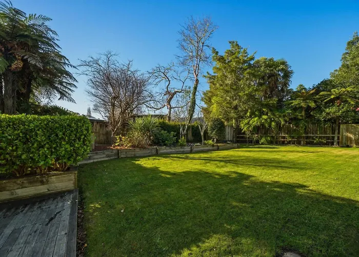 Okareka - Pool And Log Fire Sleeps 12 Walk To The *