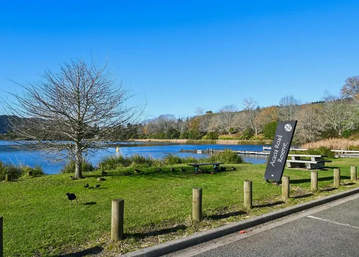 Okareka - Pool And Log Fire Sleeps 12 Walk To The * Rotorua